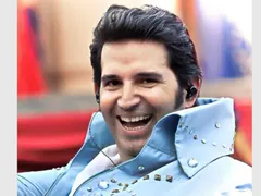 Вижте Елвиса като абитуриент! Нямал дама на бала