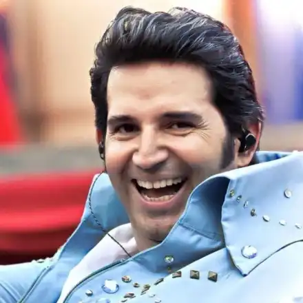 Вижте Елвиса като абитуриент! Нямал дама на бала