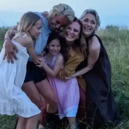 Внучката на Мария Каварджикова е звезда в “Те, вълните”