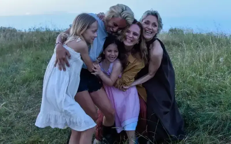 Внучката на Мария Каварджикова е звезда в “Те, вълните”