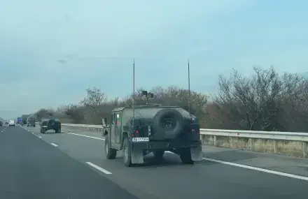 Военна техника тръгва по пътищата