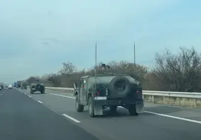 Военна техника тръгва по пътищата