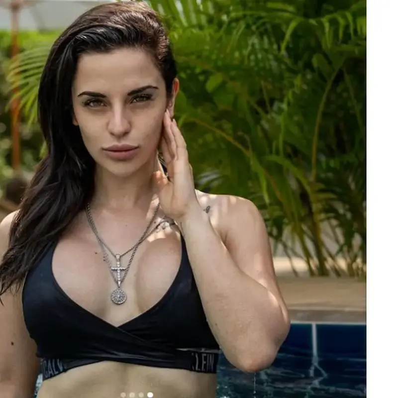 ВЗРИВИ!! Ивка Бейбе се пусна ДИБИДЮС, а мрежата я попиля заради отпуснатата з@дница и целулит! (СНИМКИ)