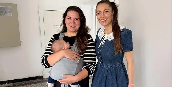 Гери Дончева кърми чуждо бебе