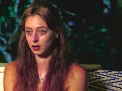 След „Ергенът“!! Клаудия реве във видео: Гаджето ми е някакъв тъп, недоносен дебил! (виж как СЕ ИЗГАВРИ с Виктор)