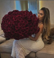 ОПАА!! 20-годишната Йоана Илиева показа огромен букет от 500 рози и любовно послание! (ето от кого са - СНИМКИ)