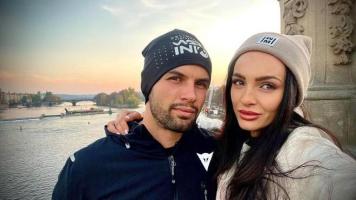 Синът на Аня Пенчева се  събра с невярната си жена