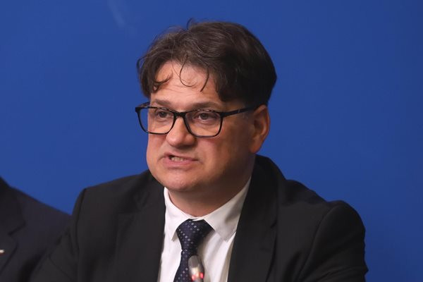 Мариан Бачев пръв може да излети от правителството