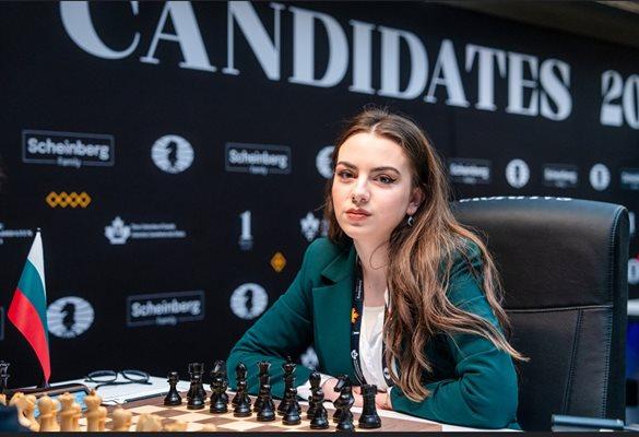 Шахматната царица Нургюл Салимова изпитва паника от самолети,  но е заклет шоколадохолик!