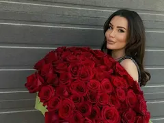 Ади, защо гърбът ти е на бюста?! Щерката на Фатик със спешна нужда от силикон!