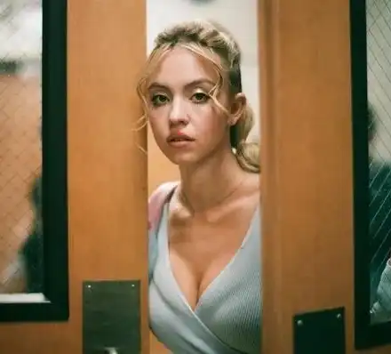 Актриса продава мръсна вода от ваната си