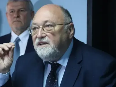 Александър Йорданов се измъква сух от имотна афера във Варшава