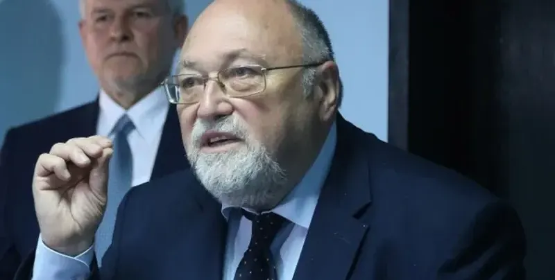 Александър Йорданов се измъква сух от имотна афера във Варшава