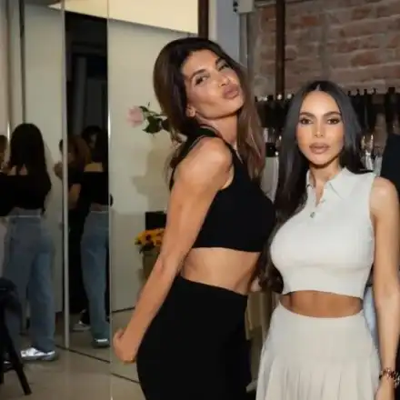 Алисия, Алекс Петканова и Ванеса на купон до зори