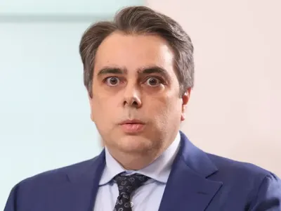 Асен Василев приюти братовчедка на Лорер