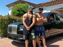 Азис показа колата