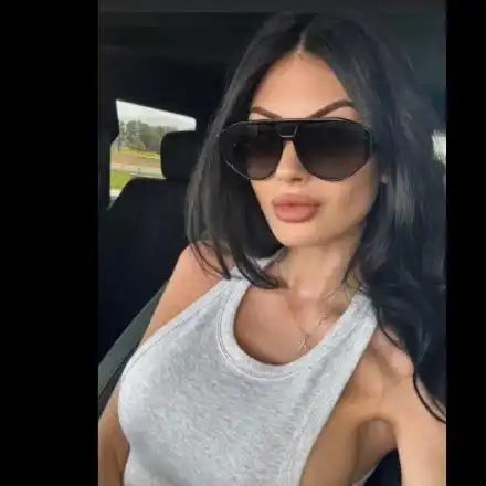 Бижу за 8 бона блесна на ръката на Венцислава Тафкова! Да чакаме ли годеж? (ФОТО)