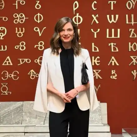 Бивша синоптичка блесна до Румен Радев! Какво прави Нора Шопова до президента