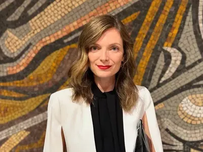 Бивша синоптичка блесна до Румен Радев! Какво прави Нора Шопова до президента