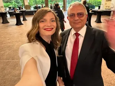 Бивша синоптичка блесна до Румен Радев! Какво прави Нора Шопова до президента