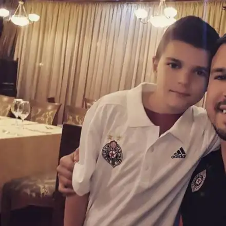 Божинката тренира със сина си