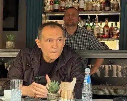 Божков хайманосва в бар! Вардят го четирима гардове (Снимки)