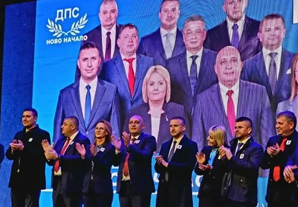 Цяла структура с кметове и общинари на Доган отиде при Пеевски