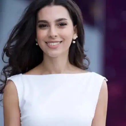 Дерйа от „Живот на кантар” стяга сватба с режисьор СНИМКИ