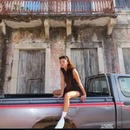 Диляна Попова яхна джип в Гърция