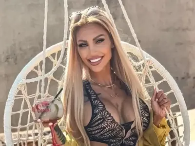 Джулката гази в биволска тор