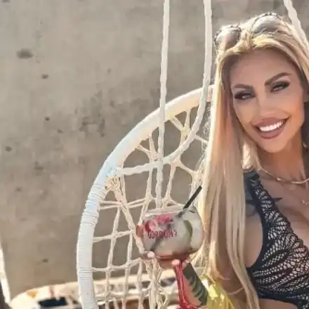 Джулката гази в биволска тор