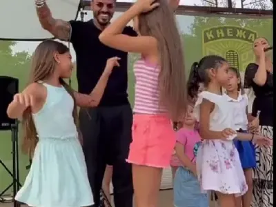 ДЪНОТО ИМА МАЗЕ!! Благой Георгиев друса мазни кючеци на детско парти и подканва хлапетиите! (ВИЖ ТУК)