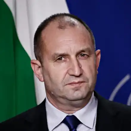 Ексклузивно! Радев умува да кръсти новата си партия "Боташ" или "Пътят на копринката"!