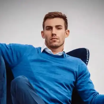 Ергенът Виктор не ще да чуе за сестра си: Общувам само с брат ми!