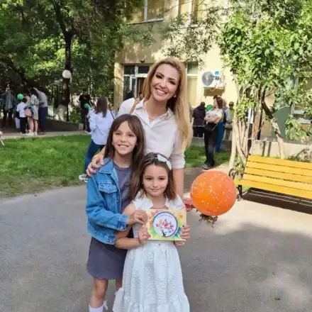 Ева Кикерезова горда с децата си