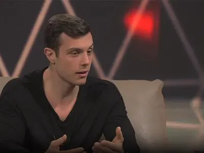 Филип Буков: Живот на скорост между сцена и спешна помощ