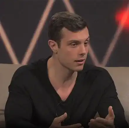 Филип Буков: Живот на скорост между сцена и спешна помощ