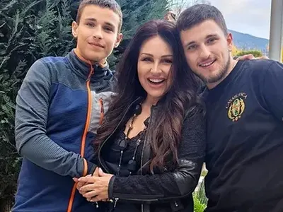 Фолк звездата Рени: Помирихме се с големия син Борис, но нищо не е същото като преди