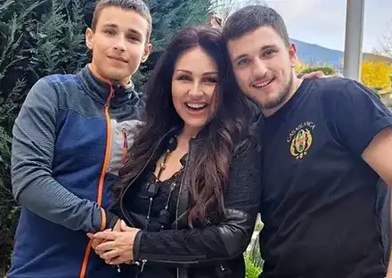 Фолк звездата Рени: Помирихме се с големия син Борис, но нищо не е същото като преди