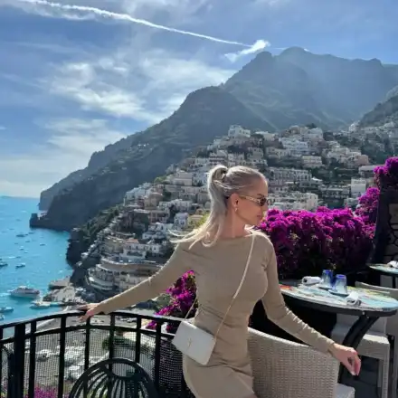 Галя от “Сатен” се перчи в Позитано