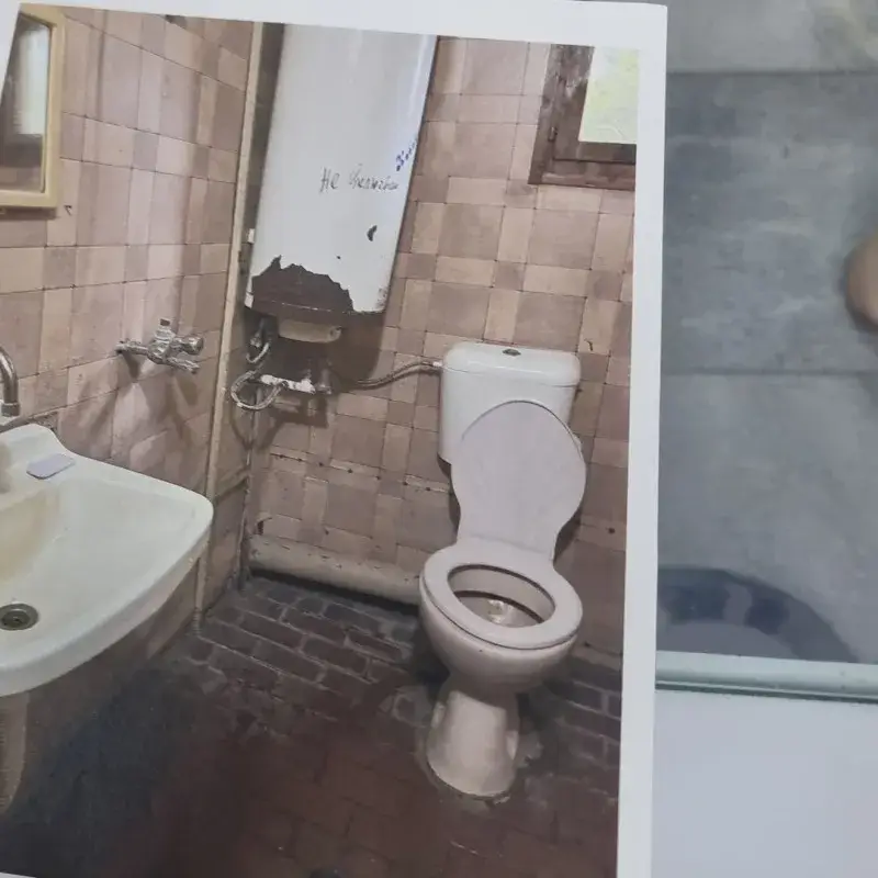 Хора в локви кръв били открити в домовете в село Ягода, имало и лекарства с фентанил (снимки)