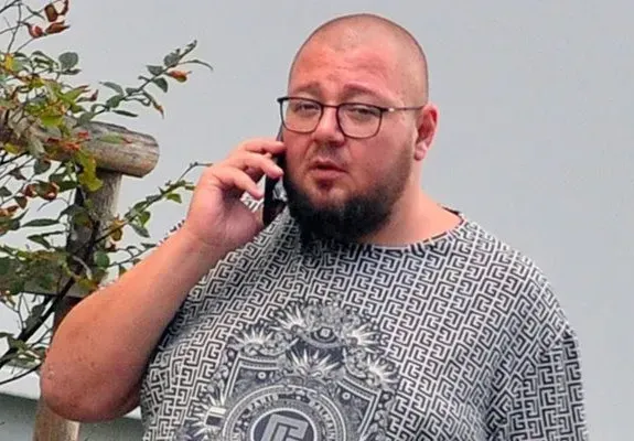 ЖАЛКА РАБОТА!! Християн Гущеров показва лукс от морето, но крие, че си брои стотинките и майка му го е натирила! (ВИЖ ТУК)
