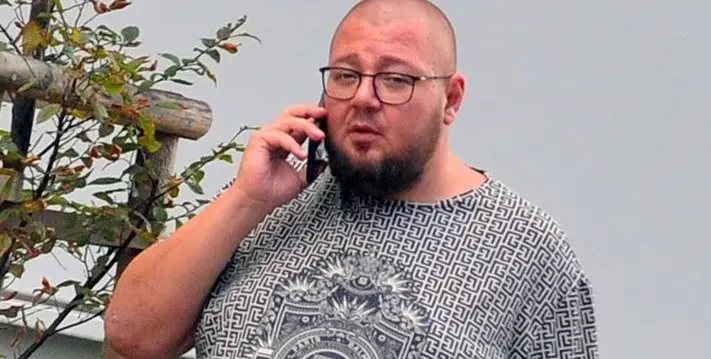 ЖАЛКА РАБОТА!! Християн Гущеров показва лукс от морето, но крие, че си брои стотинките и майка му го е натирила! (ВИЖ ТУК)