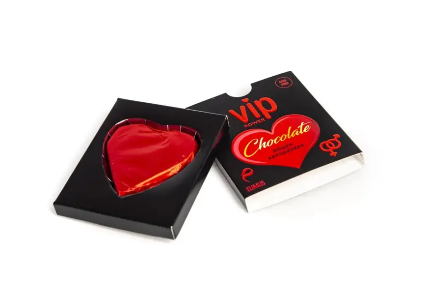 Жега! Шоколадово сърце разпалва страстите в спалнята