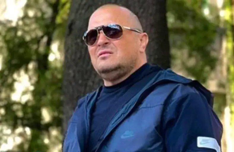 Жената на Камен Куката го заряза заради ченге и изневяра със сервитьорка