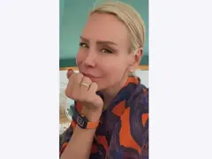 Жената на Кирил Домусчиев с часовник за 500 000 лева