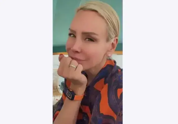 Жената на Кирил Домусчиев с часовник за 500 000 лева