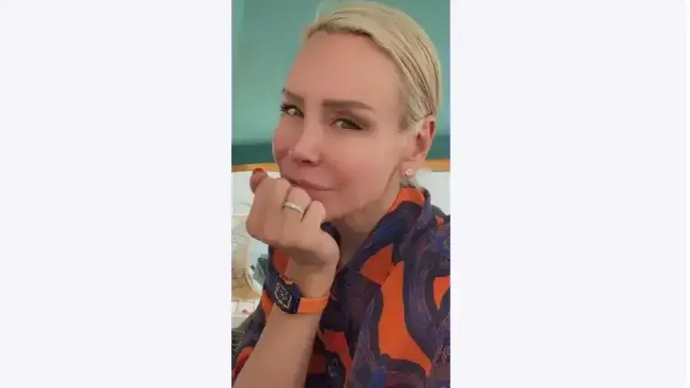 Жената на Кирил Домусчиев с часовник за 500 000 лева