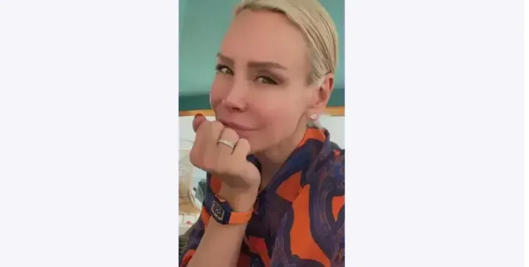 Жената на Кирил Домусчиев с часовник за 500 000 лева