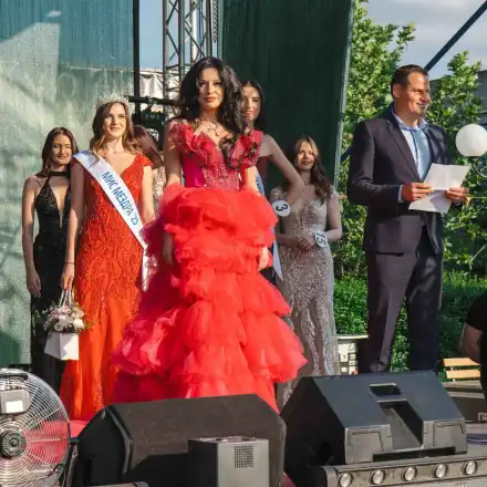 Жени Калканджиева въвежда нов формат: “Мис Искърско дефиле” разкрива богатството на българските общини